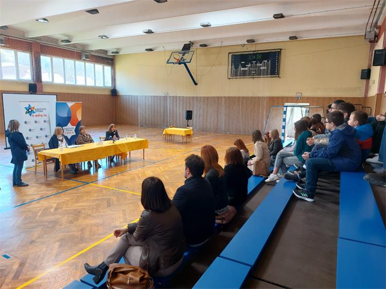 Slika /PU_KA/PU_info/2023/Panel_škola_Duga Resa_Nasilje nad mladima_283.2023/2.jpg